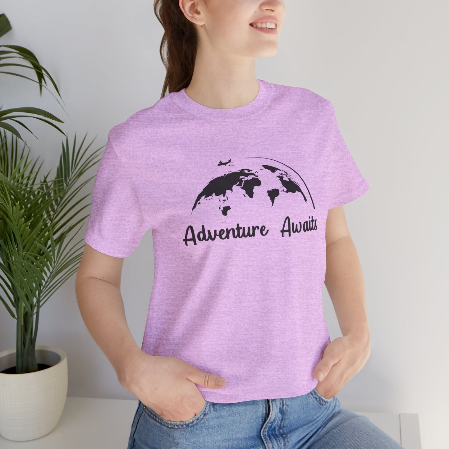 Globetrotter T-Shirt: Adventure Awaits