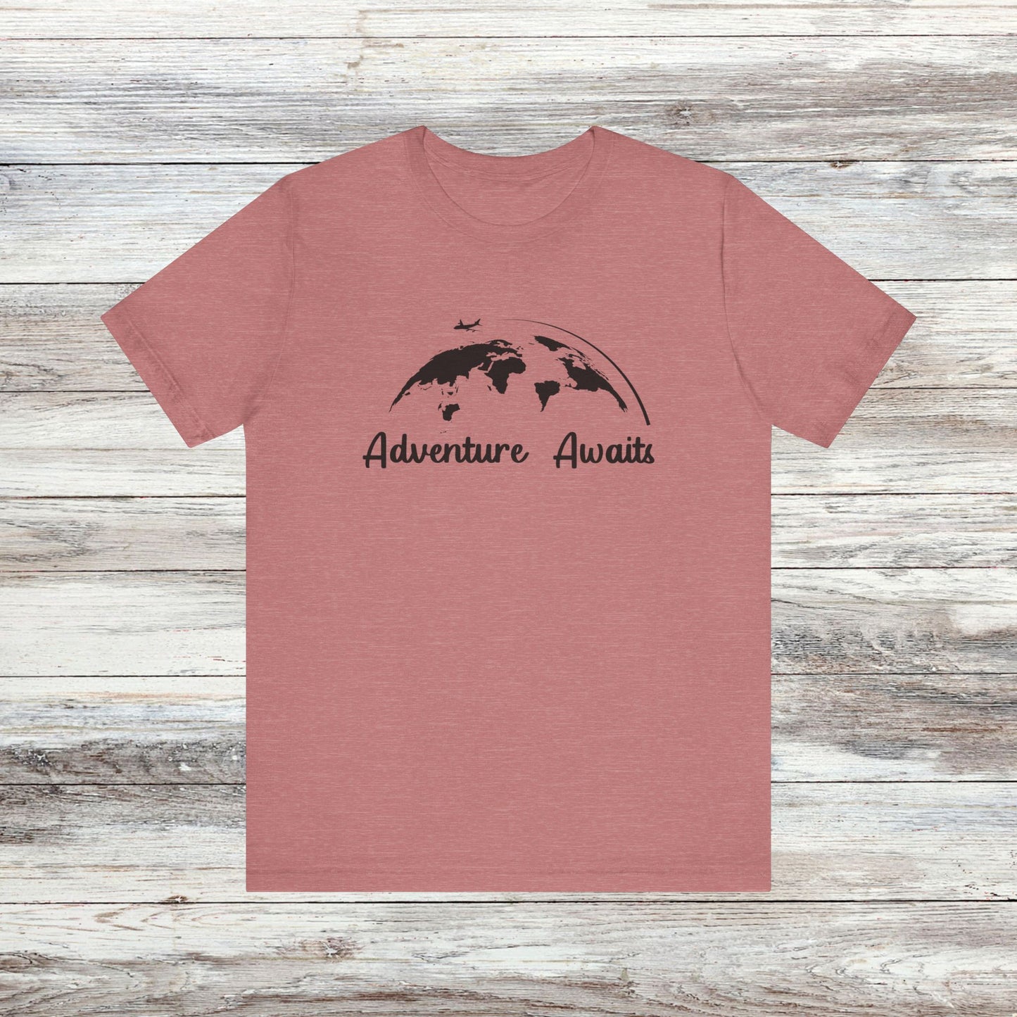 Globetrotter T-Shirt: Adventure Awaits